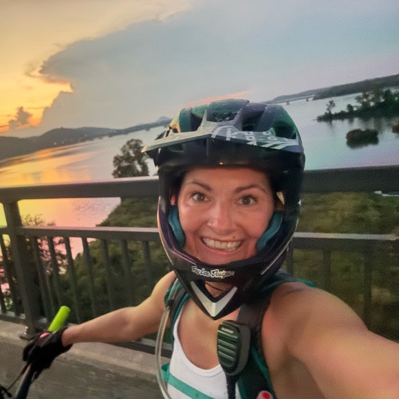 Meet your Posher, Kylie - Picture 1 of 1